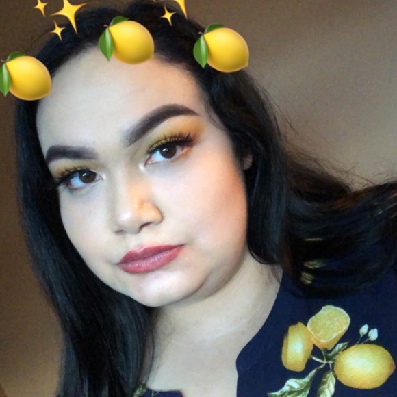 Meet your Posher, Alyssa - Picture 3 of 5